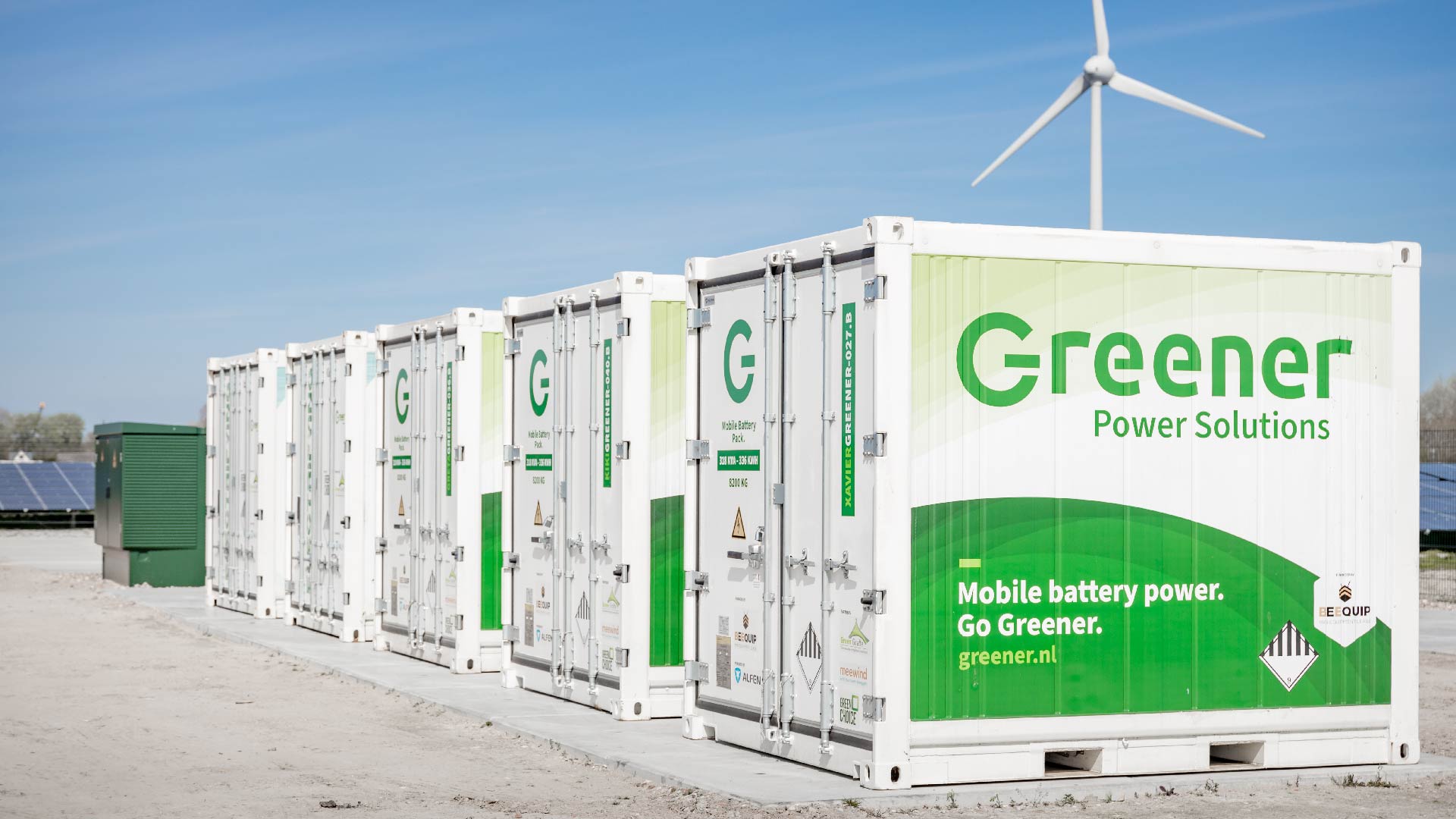 Vijf Greener batterijen op locatie bij zonnepark De Dijken